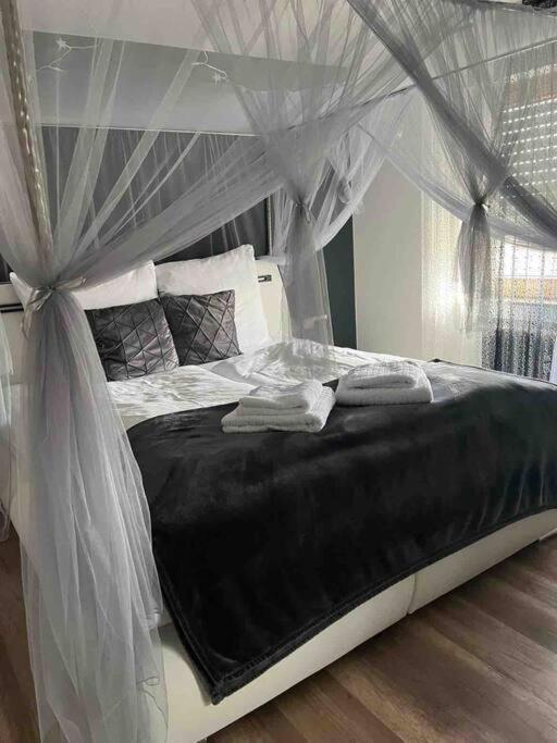 Ferienwohnung Outletcity Metzingen Metzingen  Exteriör bild